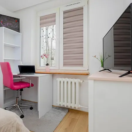 Cosy & Bright With Parking By Renters Apartment