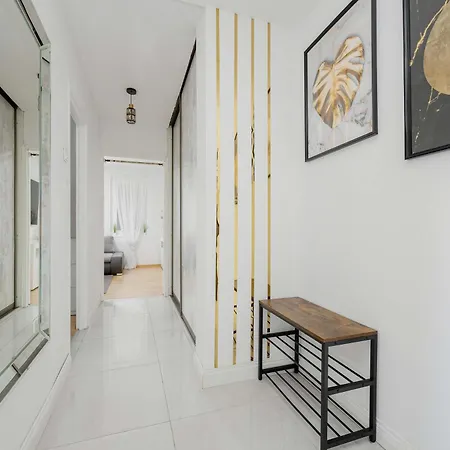 Cosy & Bright With Parking By Renters Apartment
