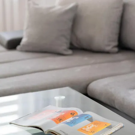 Apartment Cosy & Bright With Parking By Renters *