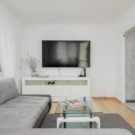 Cosy & Bright With Parking By Renters Warsaw