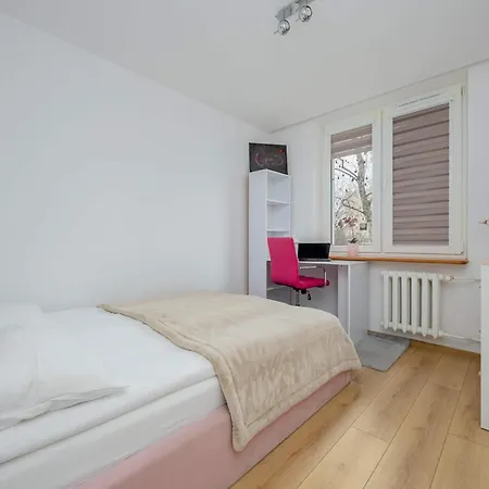 Cosy & Bright With Parking By Renters Apartment *