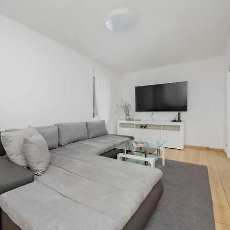 Cosy & Bright With Parking By Renters Warsaw