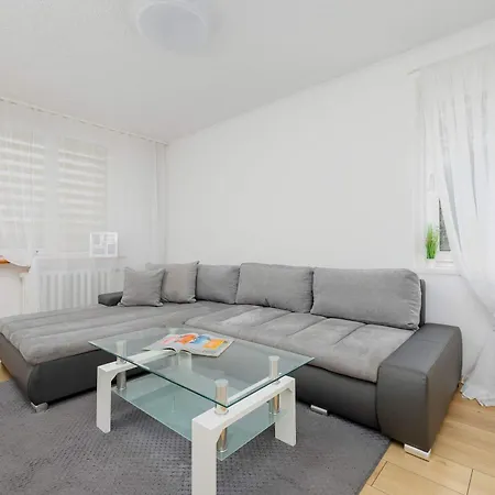 Apartment Cosy & Bright With Parking By Renters *