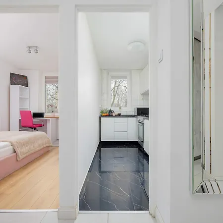Cosy & Bright With Parking By Renters Warschau